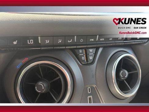 Used 2025 Chevrolet Blazer LT FWD image 27