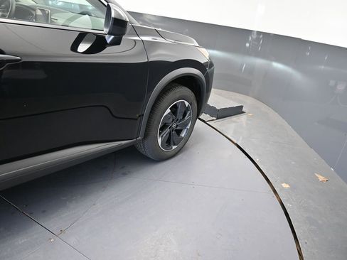 Used 2025 Nissan Rogue SV AWD/4WD image 24