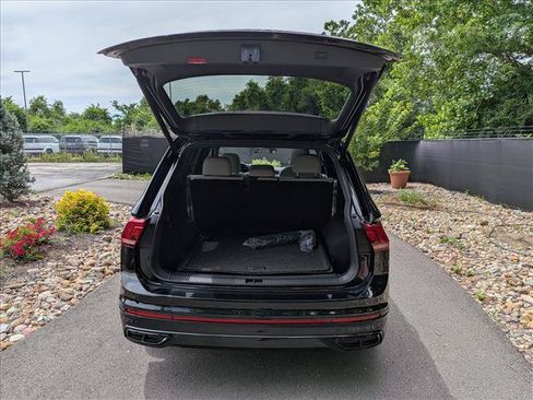 Certified 2024 Volkswagen Tiguan SE R-Line AWD/4WD image 18