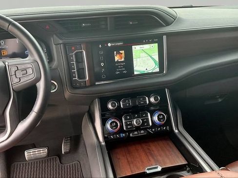 Used 2024 GMC Yukon Denali Ultimate AWD/4WD image 6