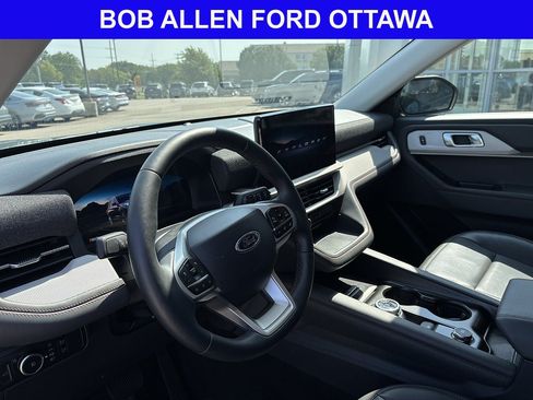 Used 2025 Ford Explorer Active w/ Active Comfort Package AWD/4WD image 10