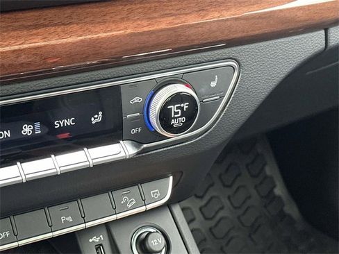 Used 2023 Audi Q5 2.0T Premium w/ Convenience Package image 31