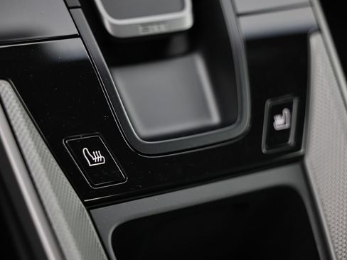 Certified 2022 Porsche 911 Carrera RWD image 39