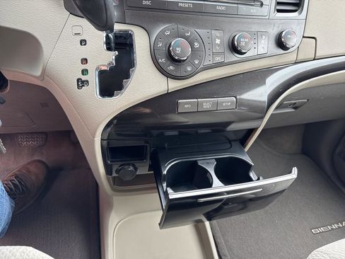 Used 2011 Toyota Sienna LE image 26