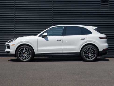 Certified 2023 Porsche Cayenne AWD/4WD image 2