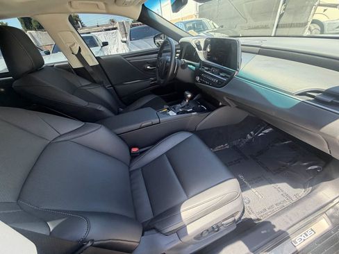 Used 2025 Lexus ES 300h w/ Premium Package FWD image 15