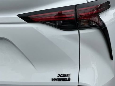 Certified 2024 Toyota Sienna XSE w/ XSE Premium Package FWD image 35