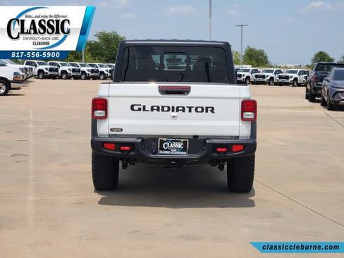 Used 2022 Jeep Gladiator Rubicon w/ Trailer Tow Package AWD/4WD image 9