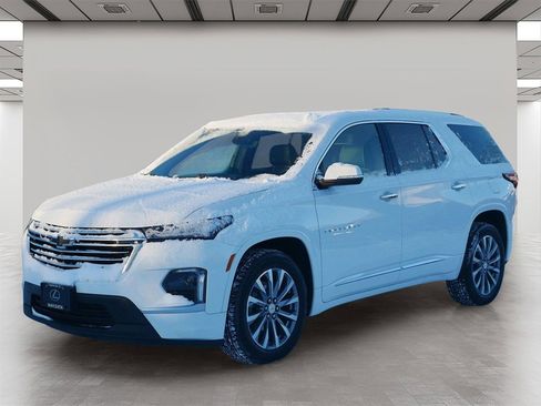 Used 2022 Chevrolet Traverse Premier image 2