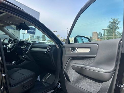 New 2026 Volvo XC40 B5 Ultra w/ Climate Package AWD/4WD image 11