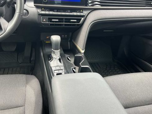 Used 2025 Toyota Camry LE w/ Convenience Package FWD image 18