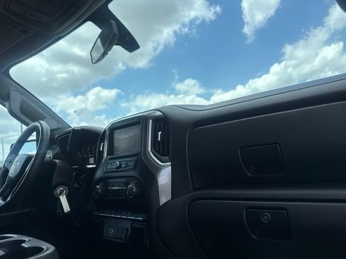 Used 2020 Chevrolet Silverado 1500 Custom w/ Custom Value Package RWD image 24