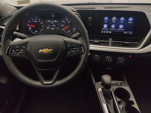 Used 2025 Chevrolet Trax LS FWD image 22