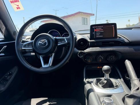 Used 2021 MAZDA MX-5 Miata Club w/ Appearance Package RWD image 23