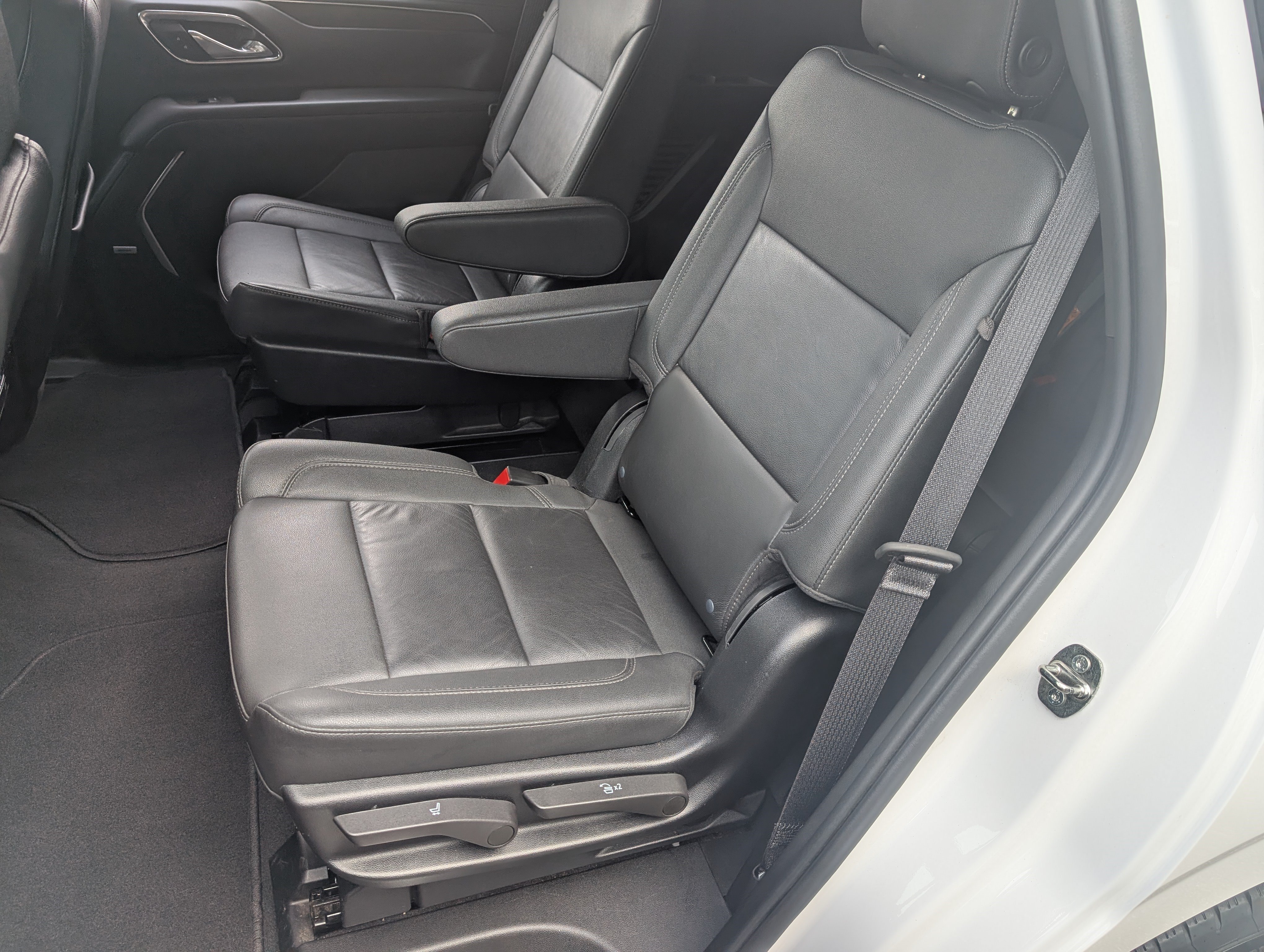 Used 2023 Chevrolet Tahoe LT w/ Luxury Package RWD image 17