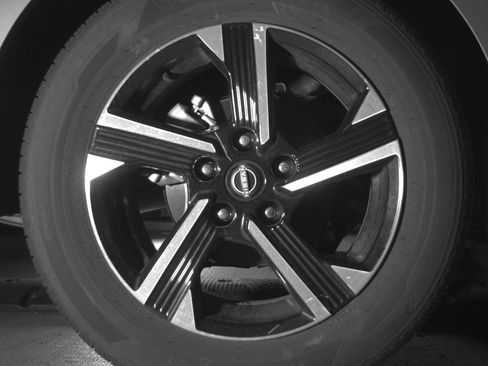 Used 2025 Nissan Sentra SV FWD image 15