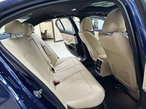 Used 2019 BMW 330i xDrive Sedan w/ Driving Assistance Package image 37