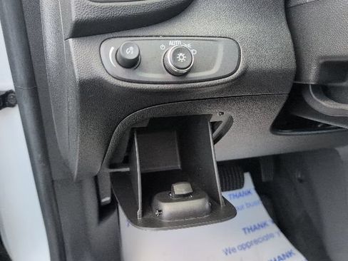 Used 2022 Chevrolet Trax LT w/ LT Convenience Package AWD/4WD image 21