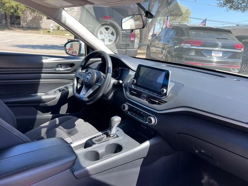 Used 2020 Nissan Altima 2.5 S FWD image 29