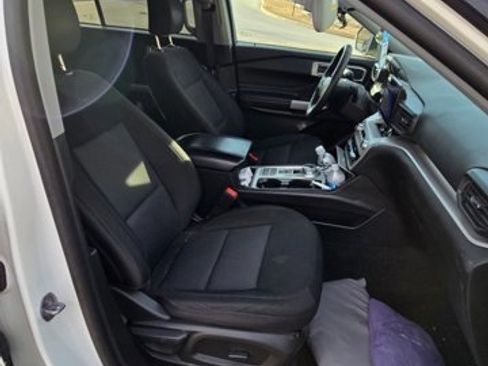 Certified 2023 Ford Explorer XLT image 5