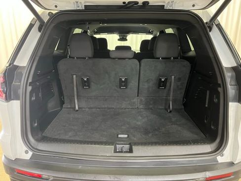 Used 2025 GMC Acadia Elevation image 11