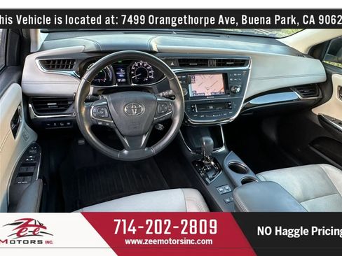 Used 2013 Toyota Avalon Limited w/ Technology Pkg FWD image 18