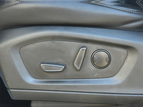 Used 2023 Ford Explorer Limited w/ Limited Technology Package image 25