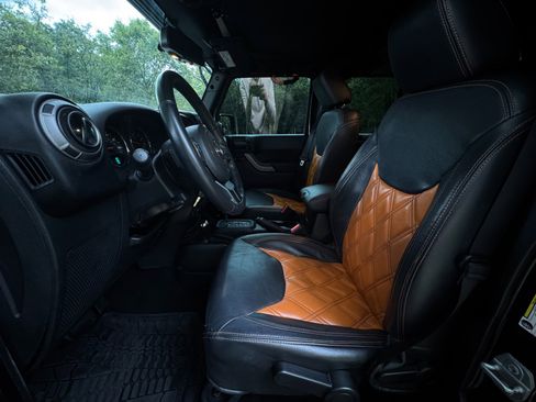 Used 2018 Jeep Wrangler Unlimited Sport S image 9