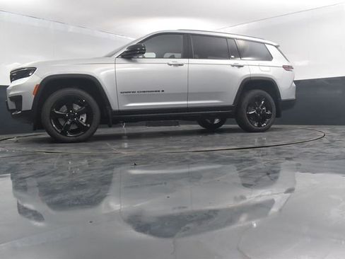 New 2025 Jeep Grand Cherokee L Altitude image 44