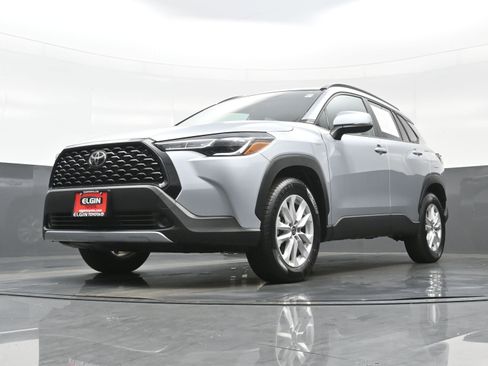 Used 2024 Toyota Corolla Cross LE image 27