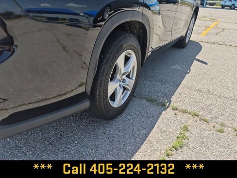 Used 2024 Toyota Highlander LE FWD image 14
