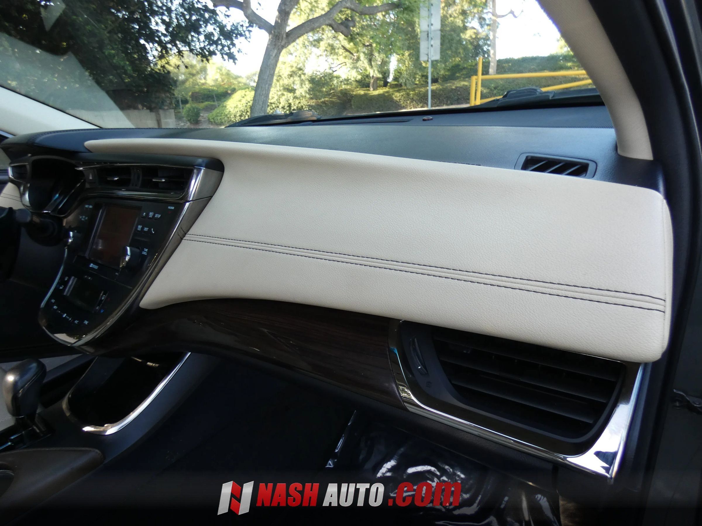 Used 2013 Toyota Avalon Limited FWD image 31
