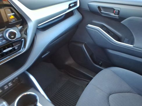 Used 2023 Toyota Highlander LE image 36