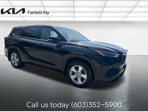 Used 2022 Toyota Highlander LE AWD/4WD image 7