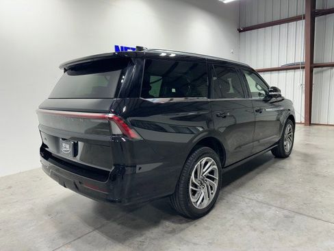 Used 2025 Lincoln Navigator Reserve AWD/4WD image 14