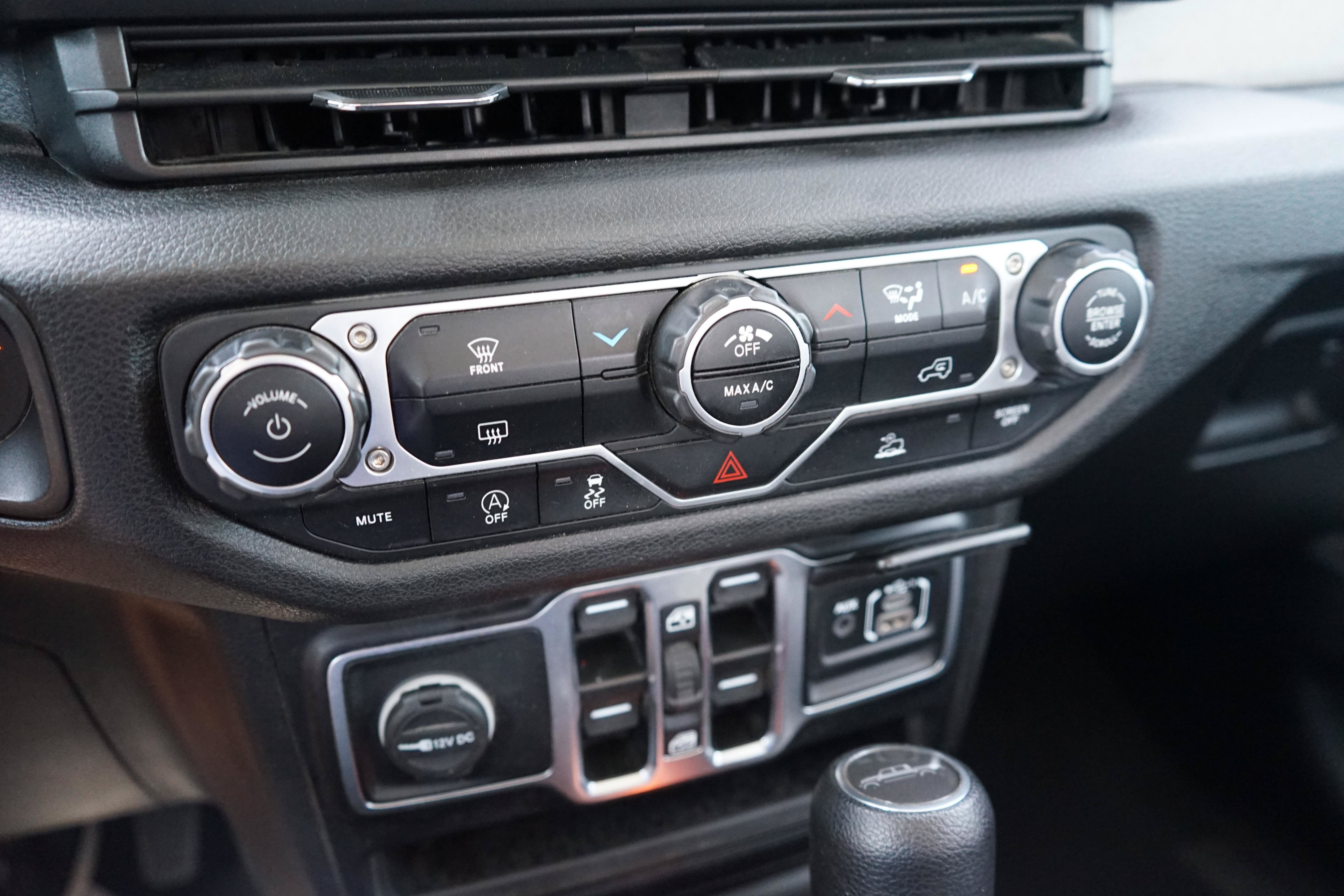 Used 2025 Jeep Gladiator Sport AWD/4WD image 16