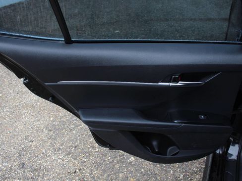 Used 2019 Toyota Camry SE FWD image 18