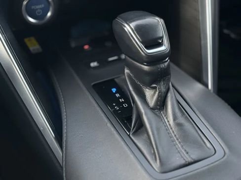 Used 2021 Toyota Venza Limited image 31