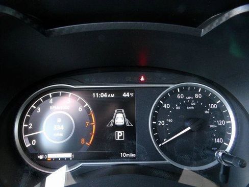 Used 2025 Nissan Versa SV w/ Trunk Package image 25