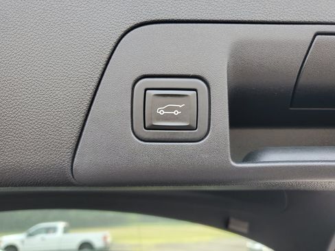 Used 2023 Buick Envision Avenir AWD/4WD image 37