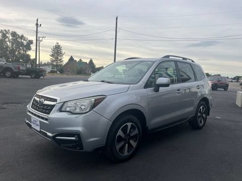 Used 2017 Subaru Forester 2.5i Premium w/ All-Weather Package AWD/4WD image 3