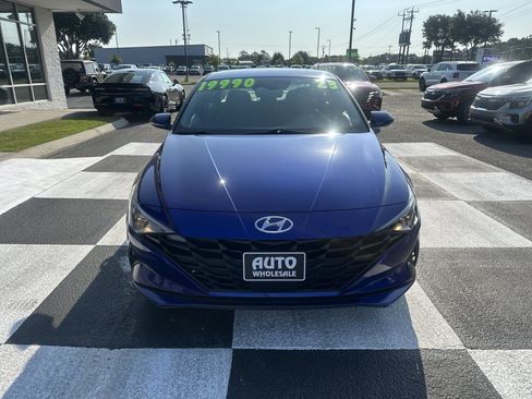 Used 2023 Hyundai Elantra SEL w/ Convenience Package FWD image 2