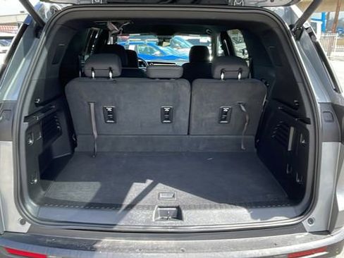 Used 2025 Chevrolet Traverse LT image 30