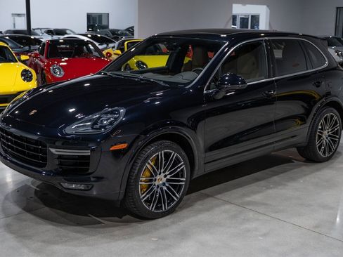 Used 2016 Porsche Cayenne Turbo S w/ Premium Package Plus image 2
