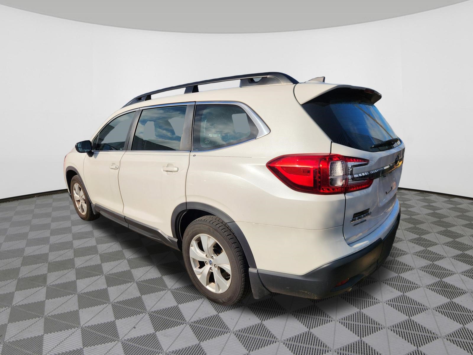 Used 2023 Subaru Ascent 8-Passenger AWD/4WD image 3