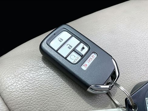 Used 2016 Honda Pilot Touring image 15