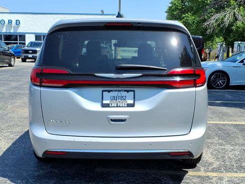 Used 2024 Chrysler Pacifica Touring-L FWD image 32