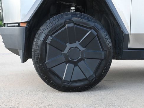 Used 2024 Tesla Cybertruck Cyberbeast AWD/4WD image 28