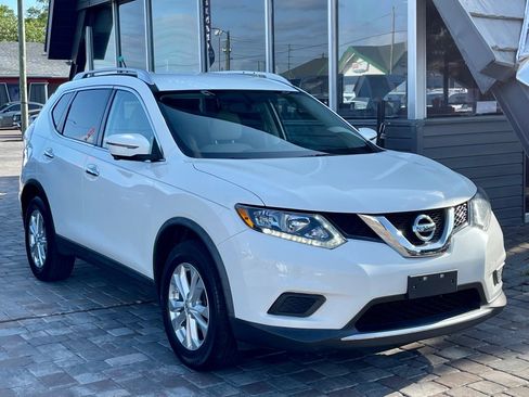 Used 2016 Nissan Rogue SV w/ SV Premium Package image 4