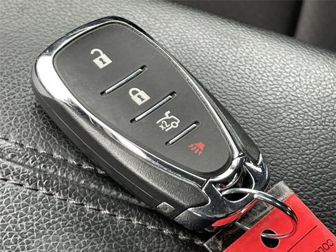 Used 2017 Chevrolet Malibu LT image 21